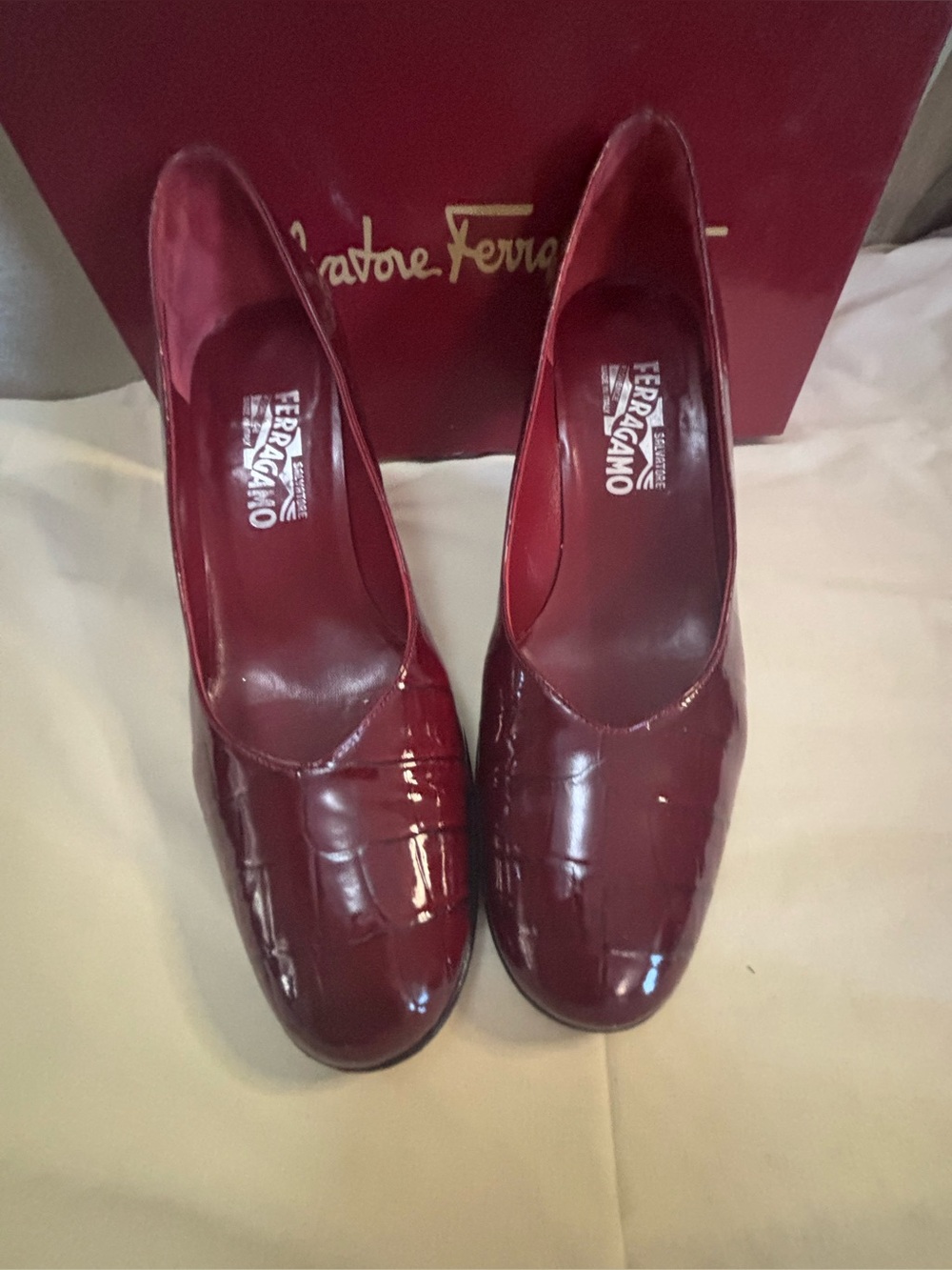 Salvatore Ferragamo GUAM  Cherry Patentcalf 8 1/2 B